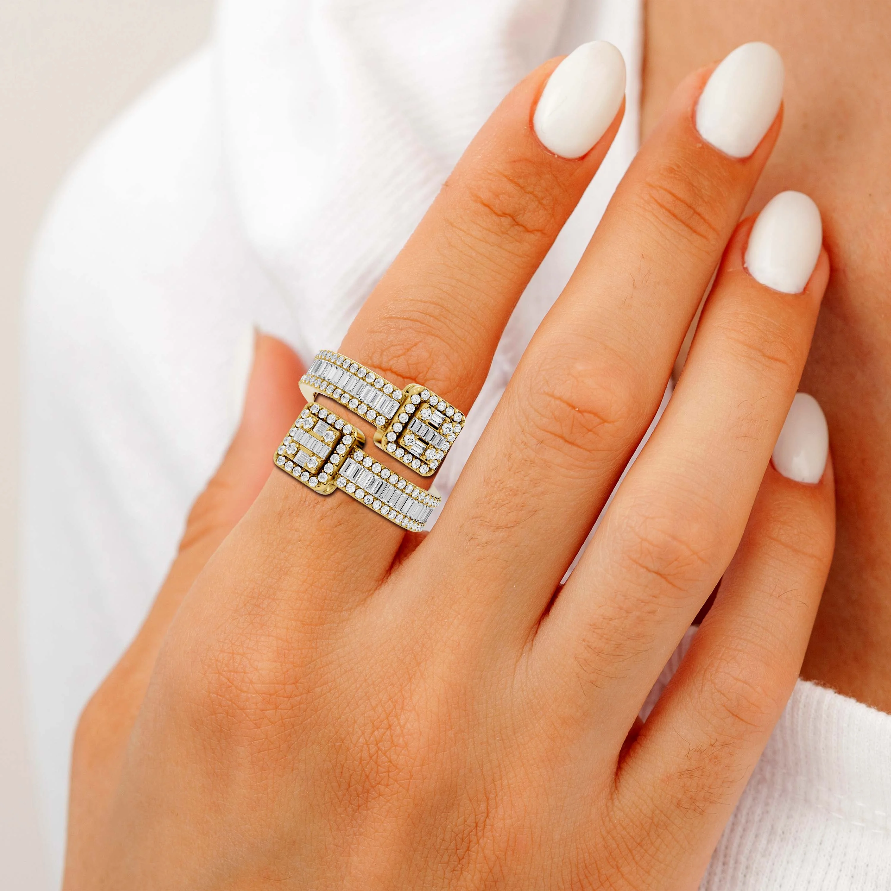 14K Yellow Gold Luxurious Statement Ring with Baguette and Round Diamonds